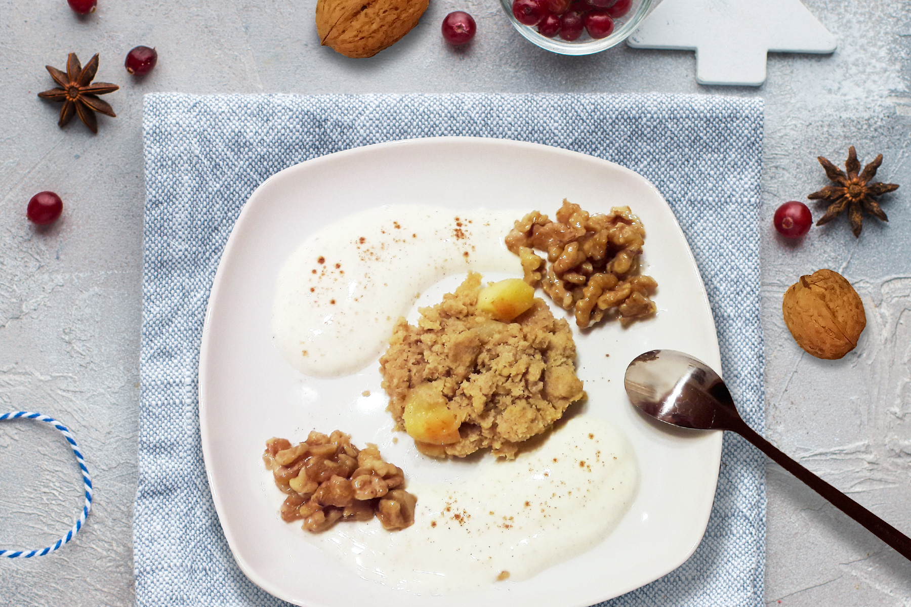 Apfel-Crumble mit Joghurt-Creme
