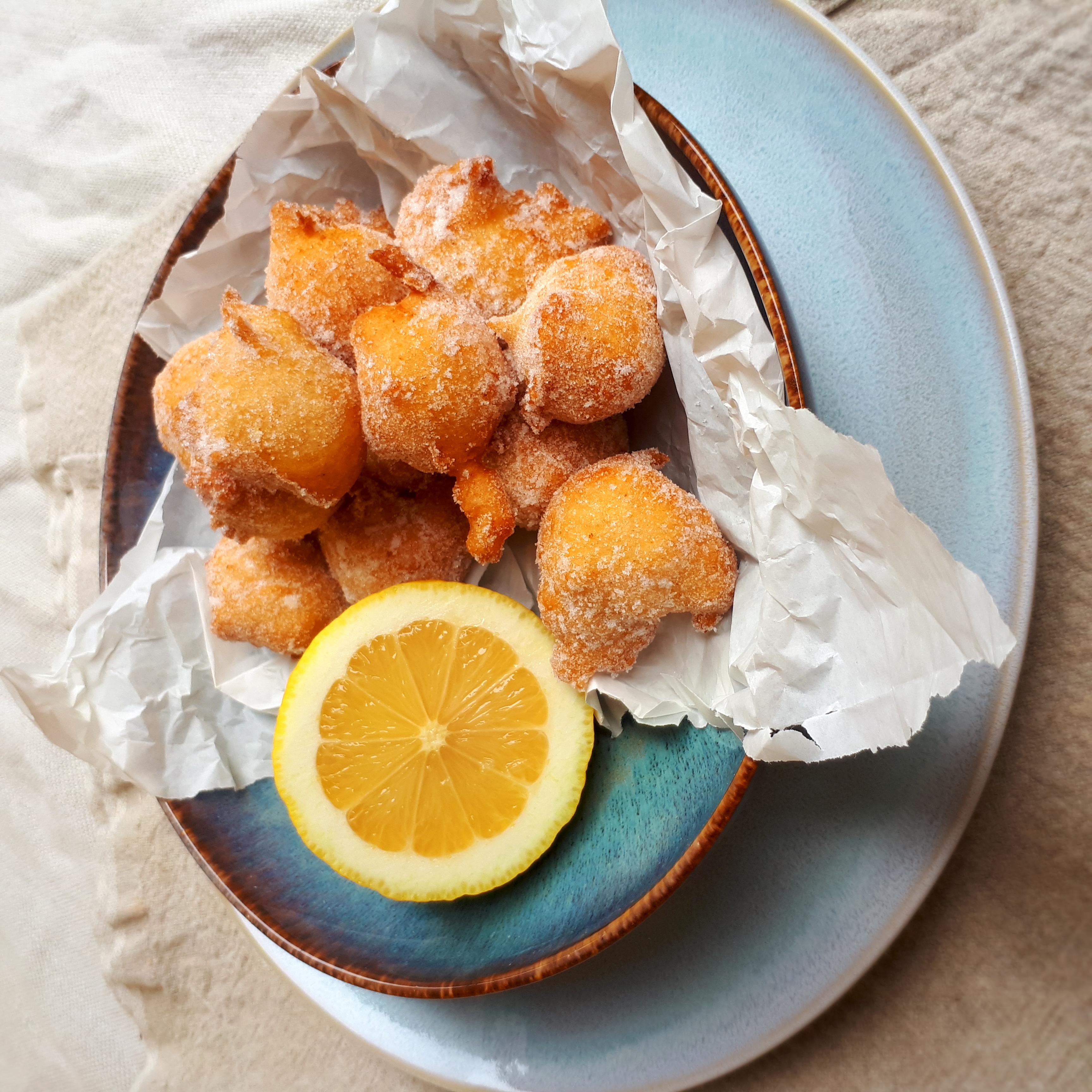 fluffige Joghurt Krapferl mit Zitronenbutter